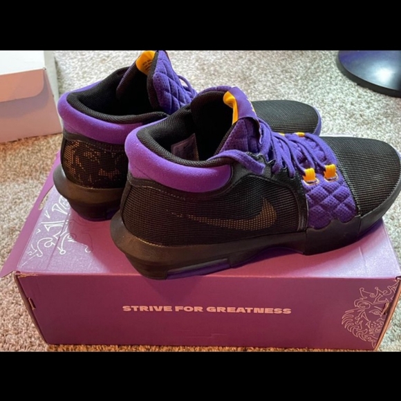 LeBron Witness VIII - Picture 3 of 4